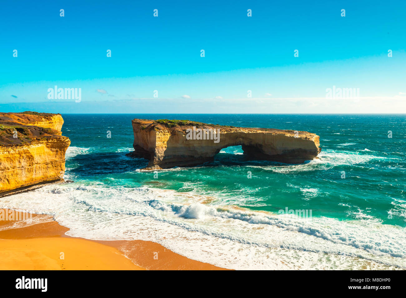 Il Ponte di Londra formazione di roccia, Great Ocean Road, Victoria, Australia Foto Stock