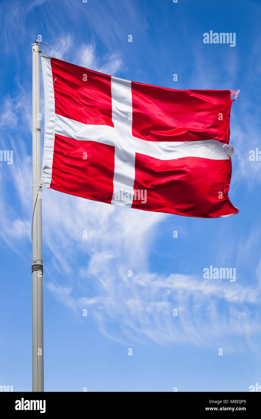 Il Denmak bandiera nazionale battenti nel vento. Foto Stock