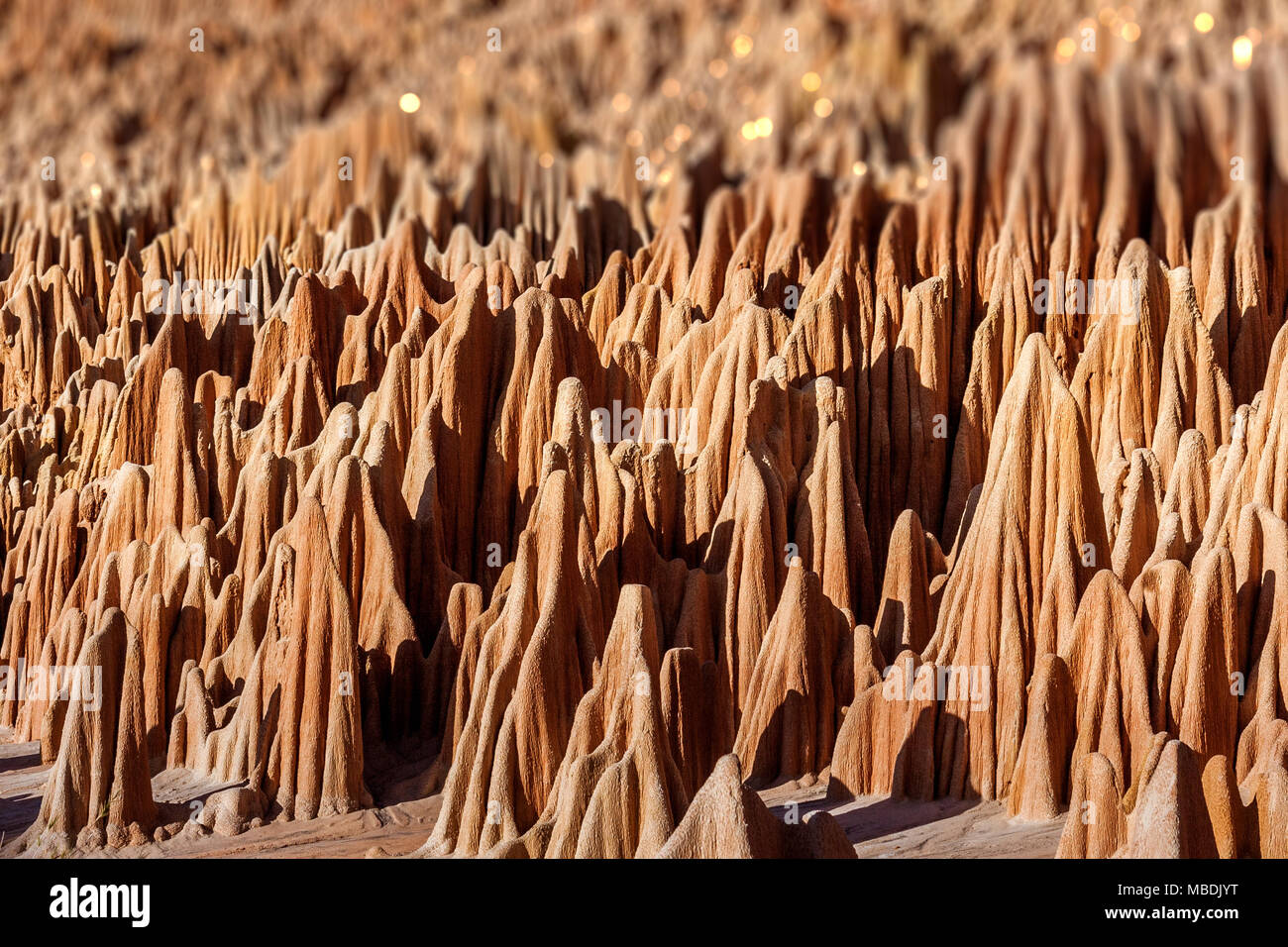 Il rosso tsingy di Antsiranana (Diego Suarez), Madagascar. Carsiche naturali di pietra arenaria, marne calcaree e Foto Stock