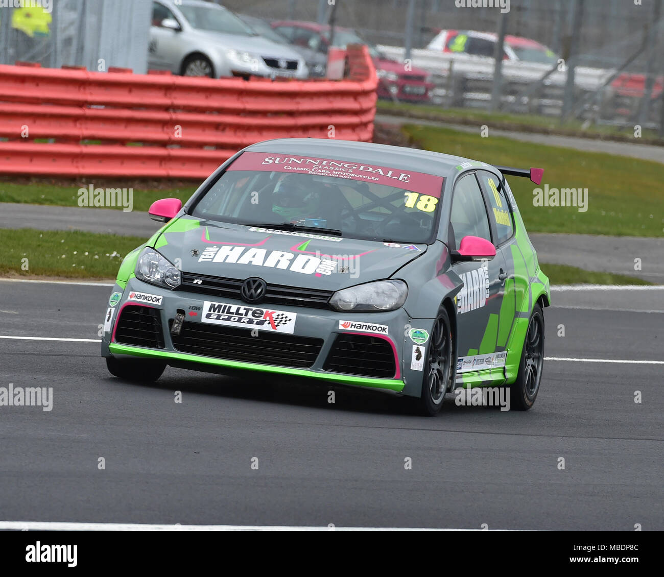 Silverstone, Towcester, Northamptonshire, Inghilterra, domenica 1 aprile 2018. Mark Wakefield, VW Golf, nel Milltek Sport VW Racing Cup, evento tenutosi su t Foto Stock