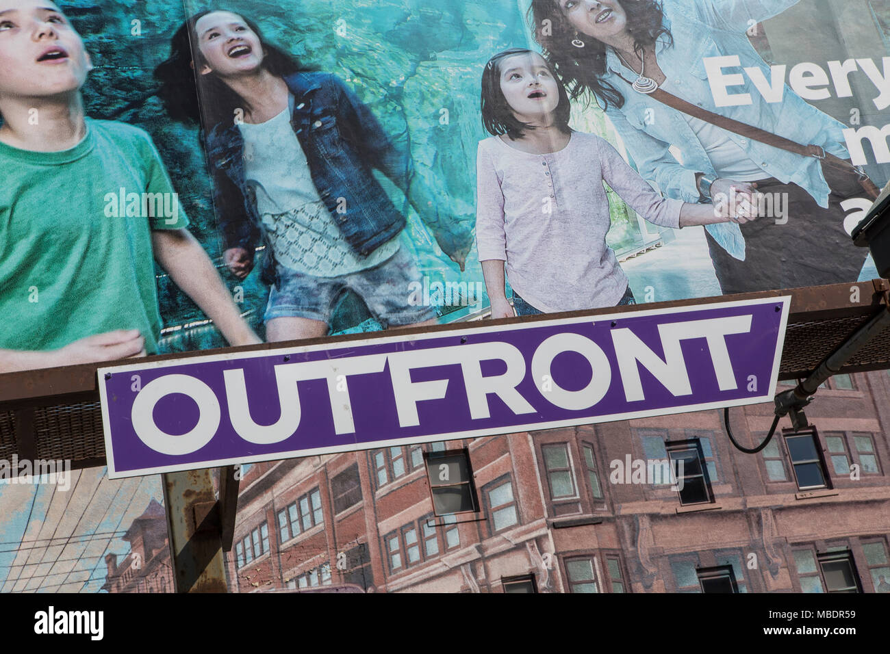 Un Assiniboine Park Zoo annuncio è visto su un media OUTFRONT cartelloni pubblicitari in Winnipeg, Manitoba, venerdì 14 agosto 2015. Foto Stock