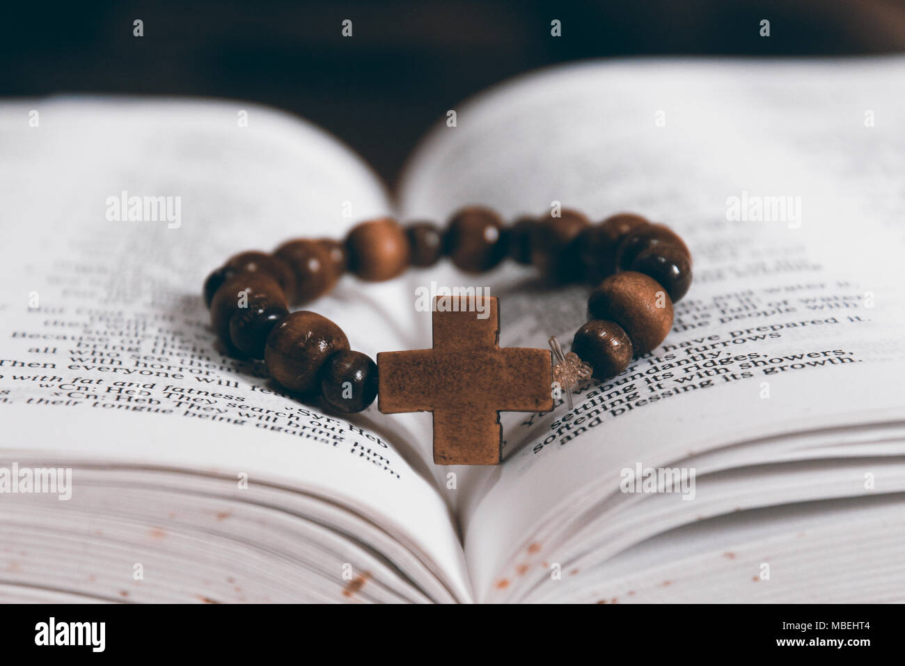 Rosario e la bibbia. Immagine del cristianesimo Foto Stock