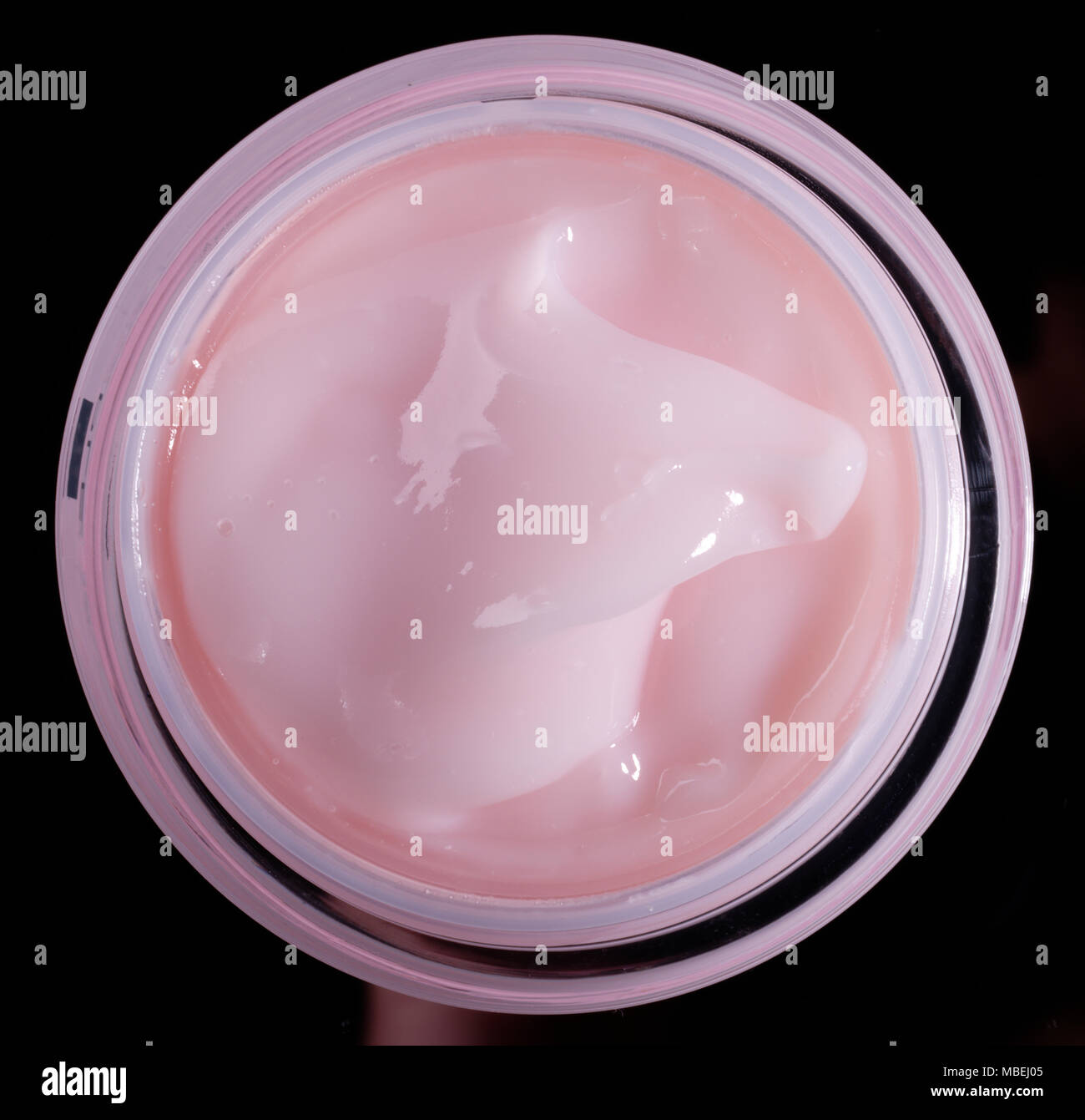 Alimentando la crema per il viso. Foto Stock