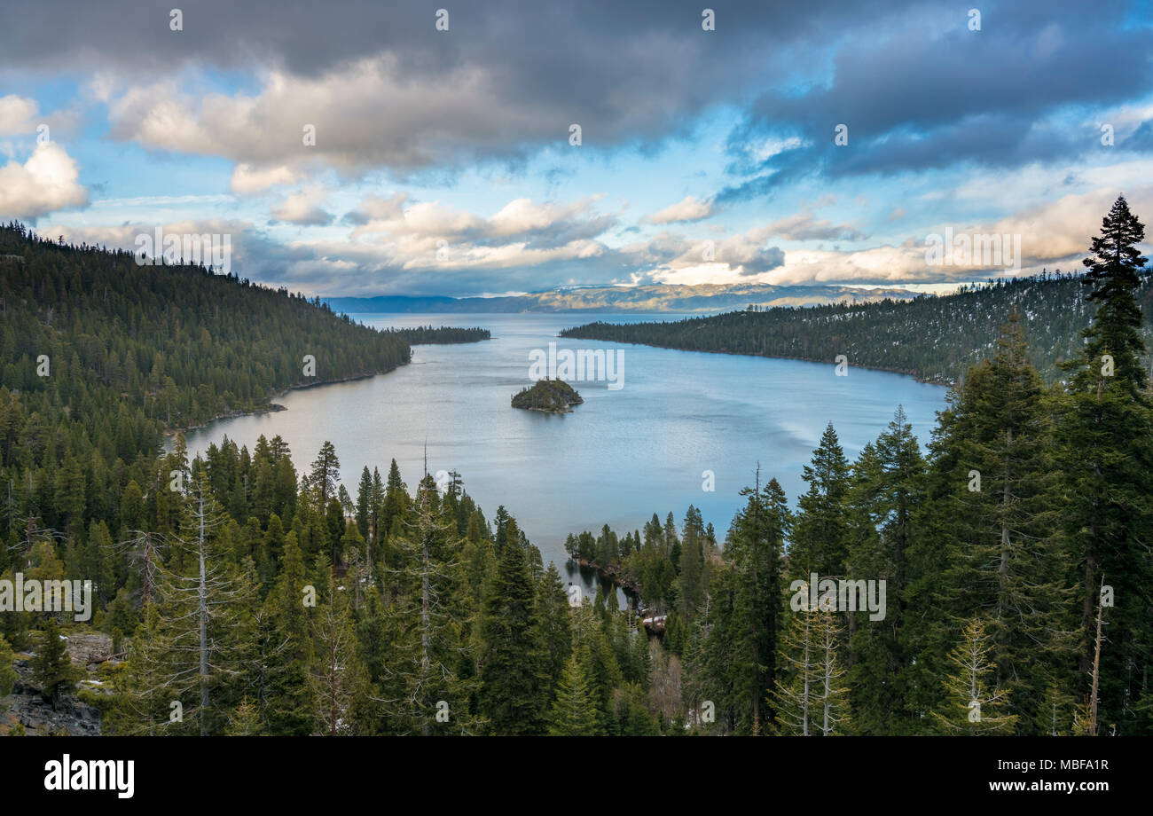 Emerald Bay sul Lago Tahoe, Sierra Nevada, in California, Stati Uniti d'America Foto Stock
