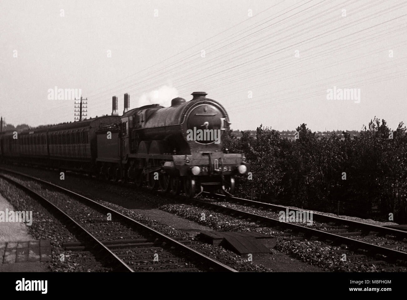 Circa 1909 immagine presa da una lastra di vetro negativo di un treno a vapore n. 881 in una posizione sconosciuta. Foto Stock