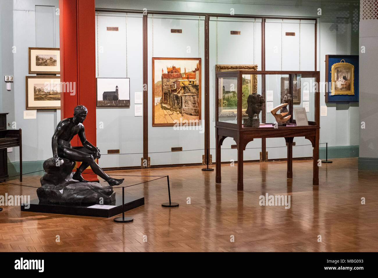 Arte e Scultura all'interno Cliffe Castle Museum, Keighley, Bradford, Yorkshire, Regno Unito. Foto Stock