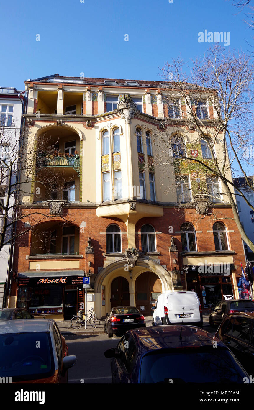 22 Motzstrasse Berlino, un raffinato edificio stile Art Nouveau dall'architetto Gustav Gebhart costruito tra il 1897 e il 1899 nell'area di Schoneberg di Berlino Foto Stock