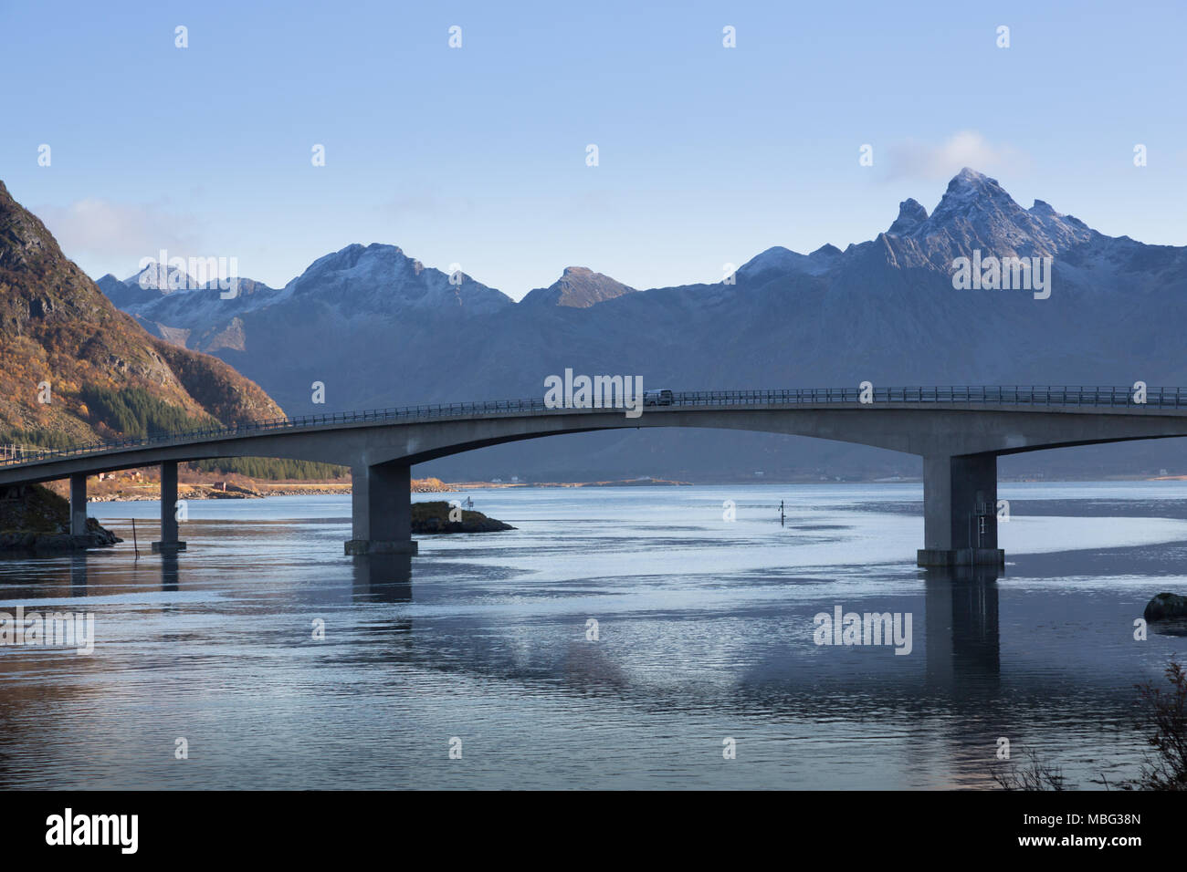 Silta Norjan Lofooteilla Foto Stock