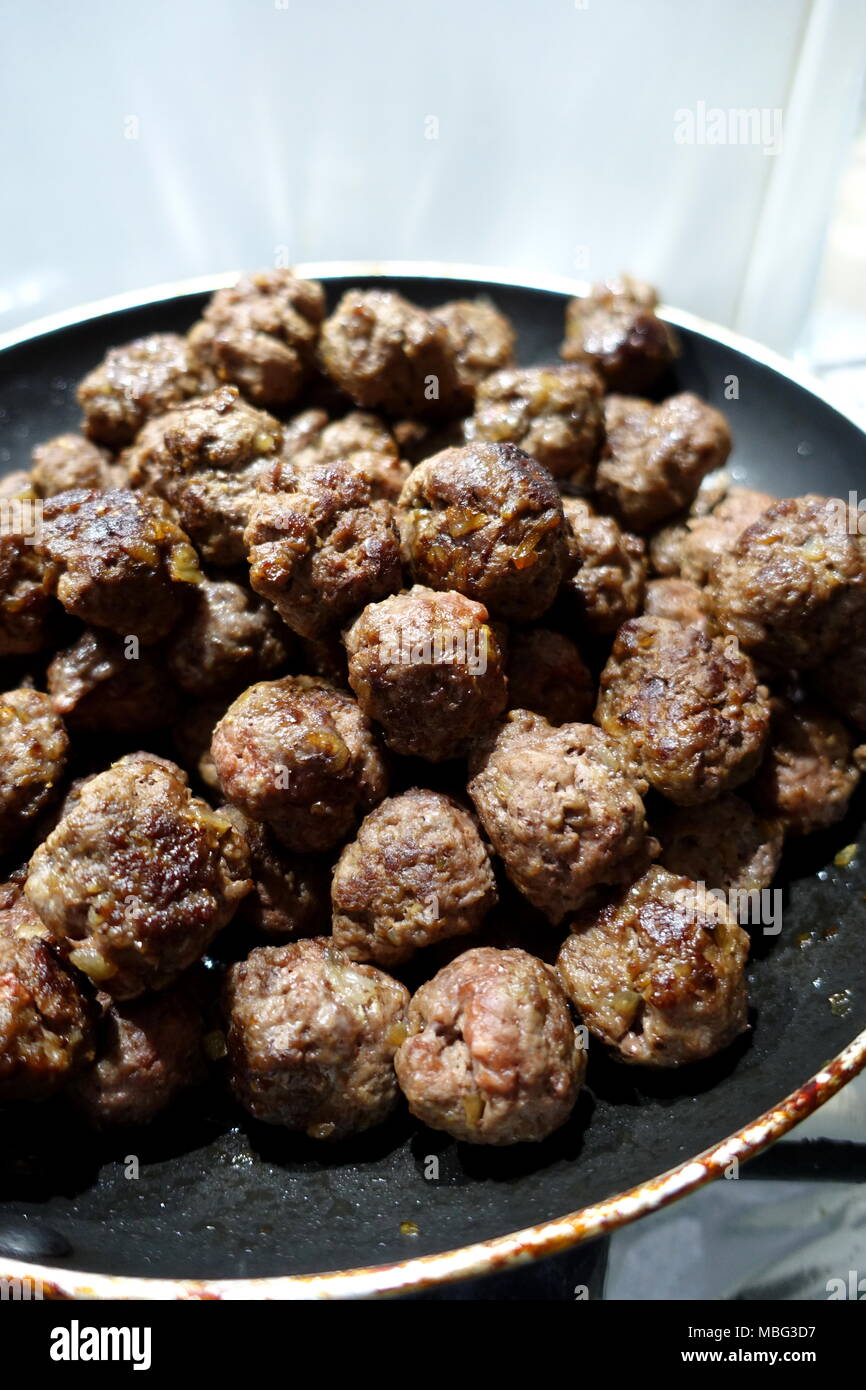 Appena cotte le sfere di carne Foto Stock