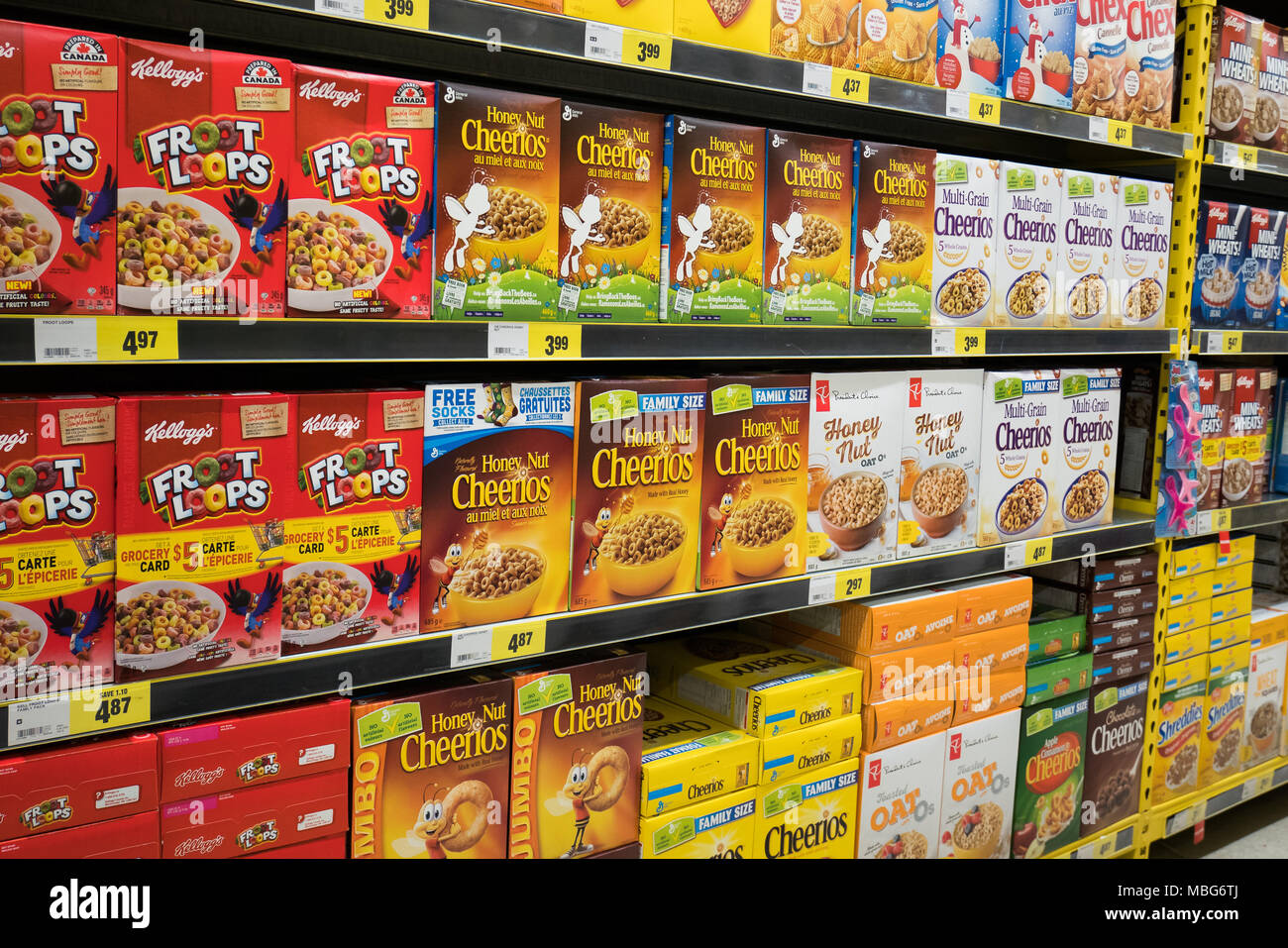 Cereali per la prima colazione il supermercato corsia Foto Stock