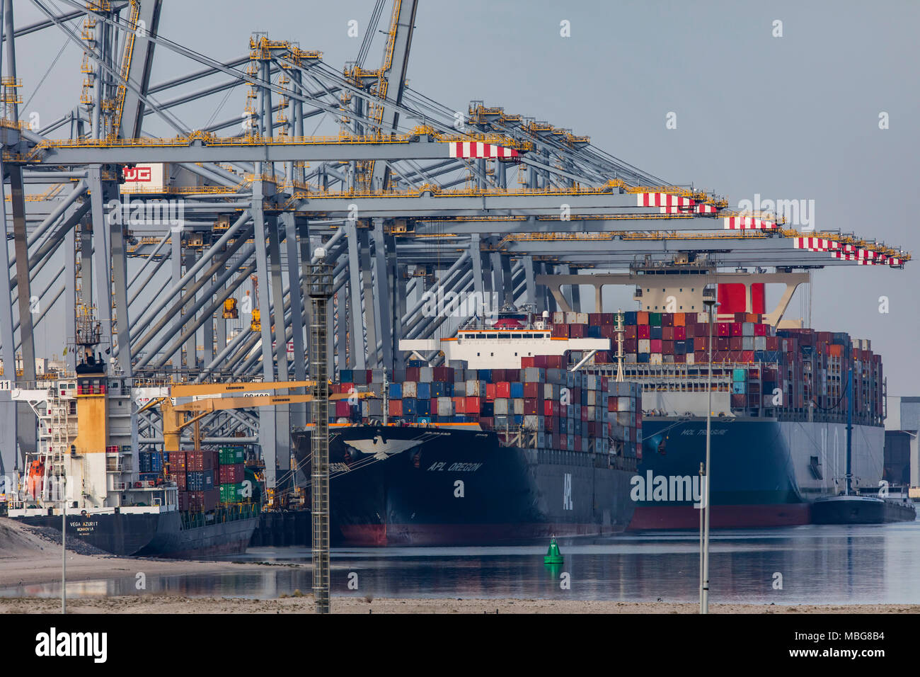 Il porto di Rotterdam, Paesi Bassi, deep-sea port Maasvlakte 2, su un creato artificialmente land area di fronte alla costa originale, Rotterdam Giornate mondiali Foto Stock