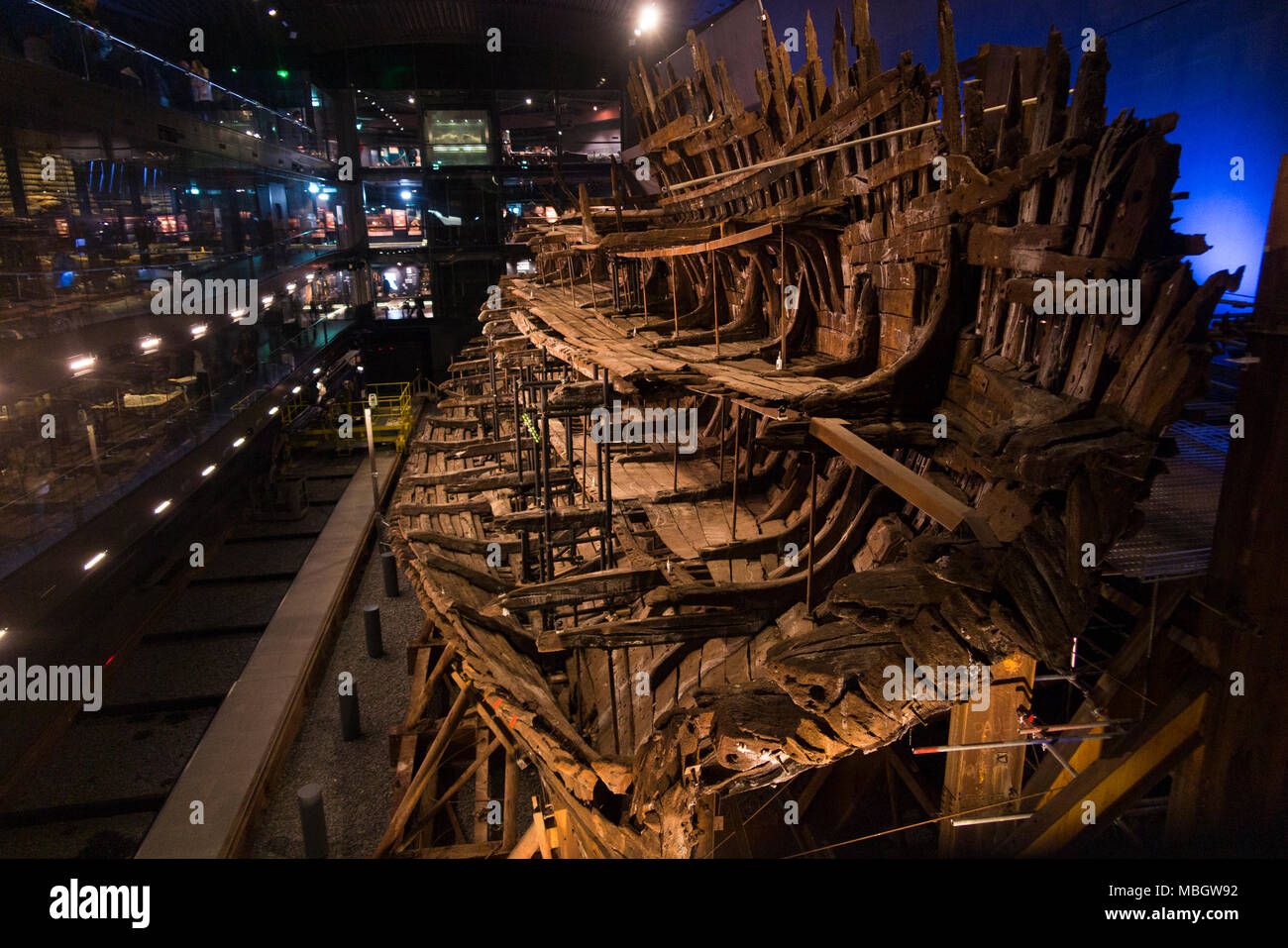 Il Mary Rose museo: resti di nave da guerra di inglese Tudor Re Enrico VIII ora sul display in clima controllato costruiti allo scopo di casa. Portsmouth Regno Unito Foto Stock