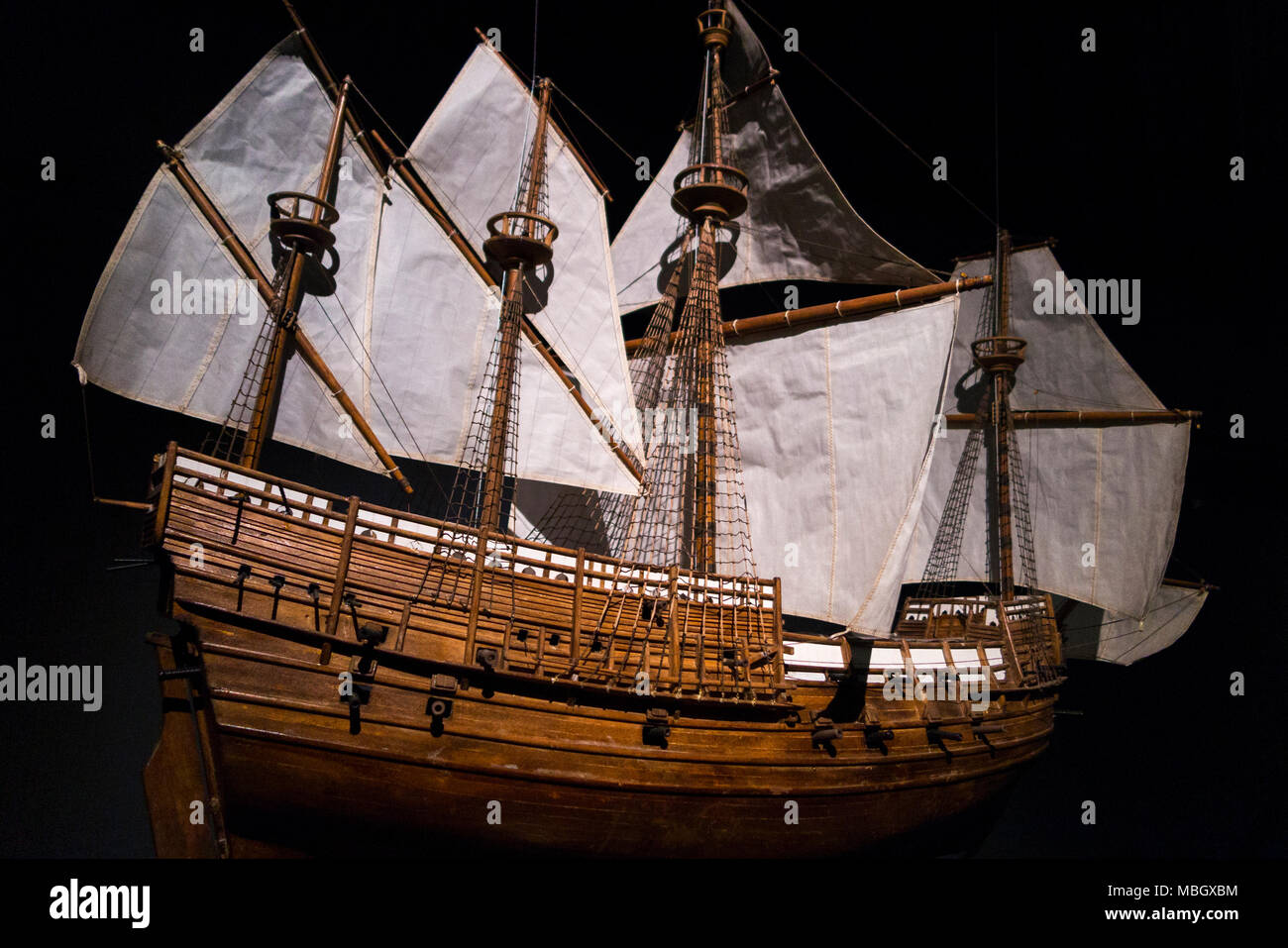 Modello in scala della Mary Rose; un vascello inglese di Re Enrico VIII Tudor marina, sul display in Mary Rose Museum, che ospita i resti della nave originale. Portsmouth. Regno Unito. Foto Stock