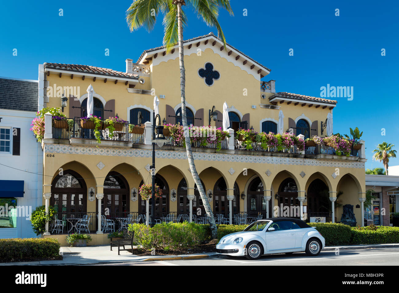Lurcat Cafe - Ristorante raffinato lungo la Quinta Avenue, Naples, Florida, Stati Uniti d'America Foto Stock