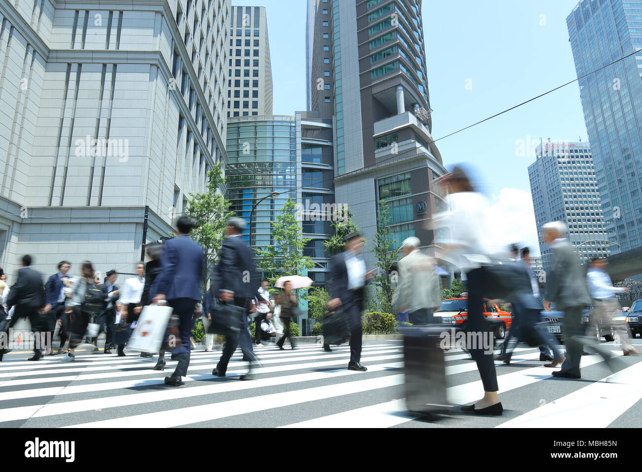 I pedoni a camminare in Tokyo, Giappone Foto Stock