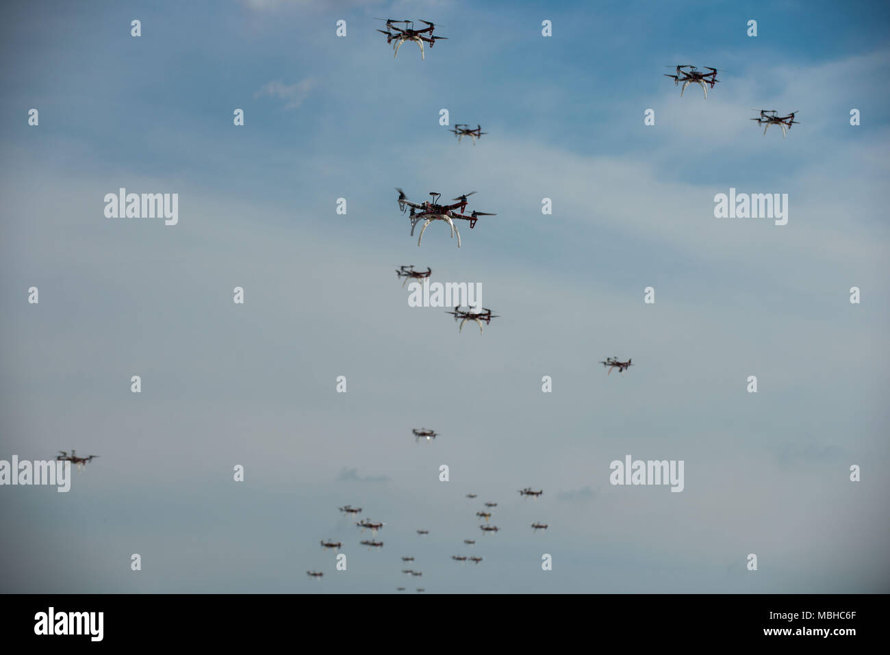 Roma. Roma Drone 2015, Roma Urbe Aeroporto. Il nuovo record di gregge di 55 fuchi costruito interamente dai bambini di 8 anni dell'Istituto Massimo in Foto Stock
