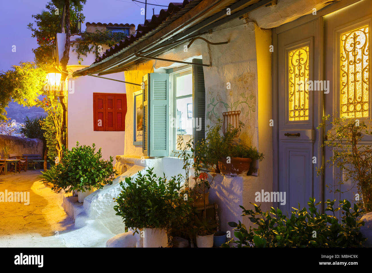 Case nel quartiere di Anafiotika di Atene in Grecia. Foto Stock