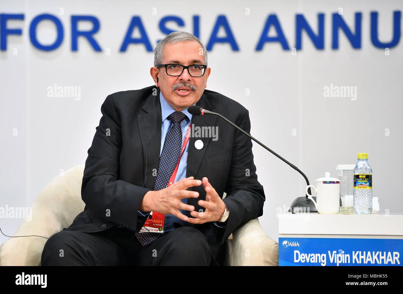 (180411) -- BOAO, Aprile 11,2018 (Xinhua) -- Devang Vipin Khakhar, direttore dell'Istituto Indiano di Tecnologia Bombay, parla alla sessione del 'l'istruzione privata' durante il Forum Boao per l Asia Conferenza annuale 2018 in Boao, Cina del sud della provincia di Hainan, Aprile 11, 2018. (Xinhua/Guo Cheng) (wyl) Foto Stock