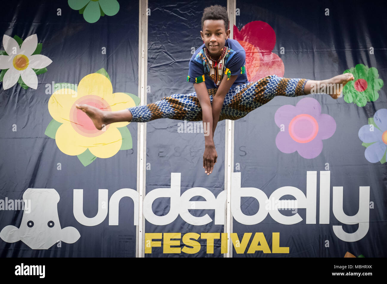 Londra, Regno Unito. Il 10 aprile 2018. Le prestazioni di lancio del Circus Abissinia: Sogno etiope. La headline act del Festival Underbelly Southbank per celebrare i 250 anni di circo e dieci anni di Underbelly sulla Southbank. Credito: Guy Corbishley/Alamy Live News Foto Stock