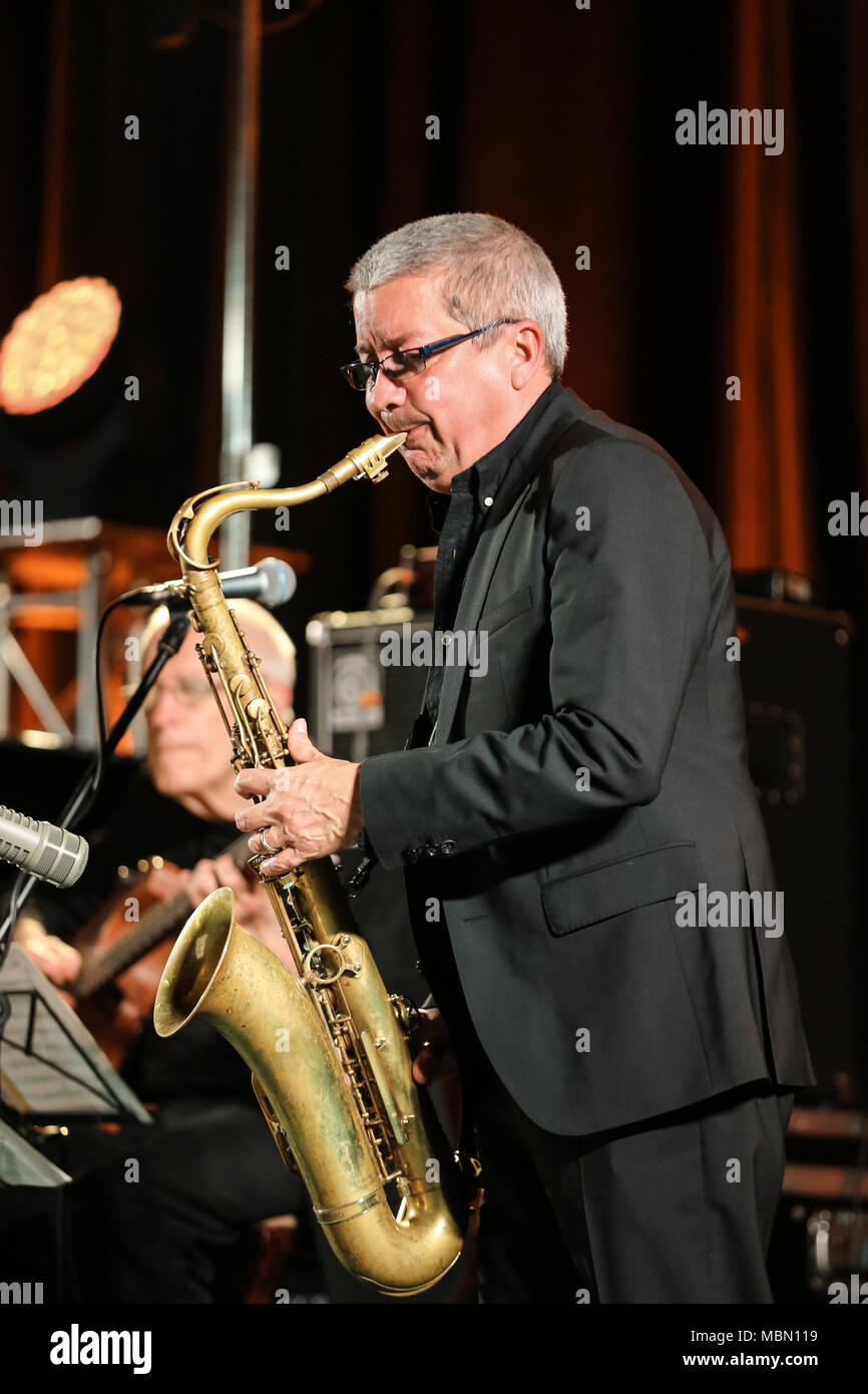 A Cracovia, Polonia - 3 Novembre 2015: Andy Shepard e Carla Bley Trio riproduzione di musica dal vivo presso il Jazz Cracovia tutte le anime Day Festival a Cracovia. Polonia Foto Stock