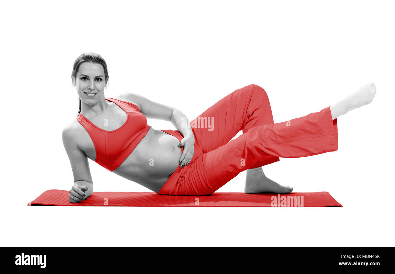 Donna incinta facendo esercizio, isolato su bianco Foto Stock