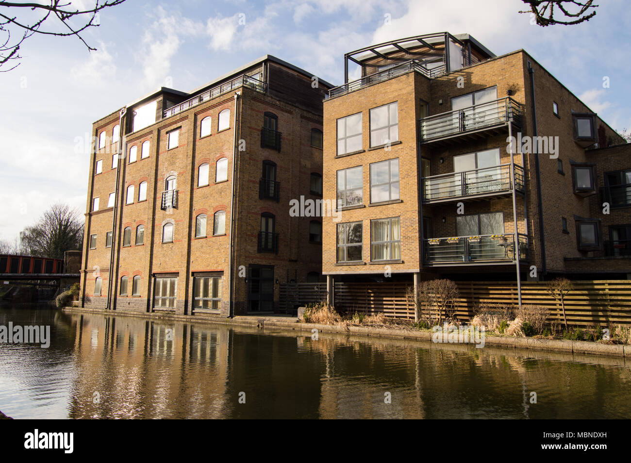 Mulino castello Appartamenti a Berkhamsted sul sito del vecchio mulino accanto al Grand Union Canal Foto Stock