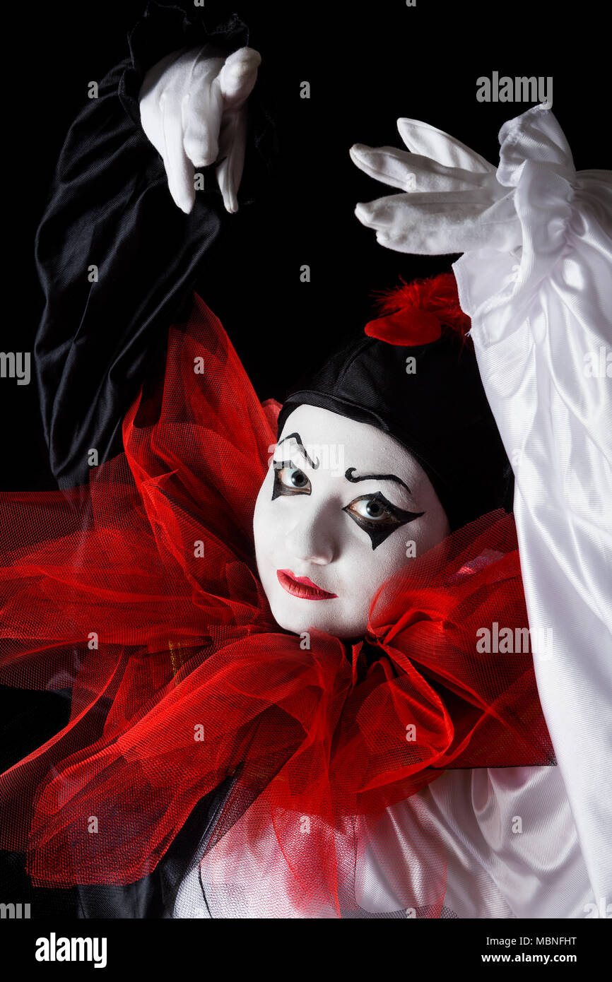 Pierrot costume immagini e fotografie stock ad alta risoluzione - Alamy