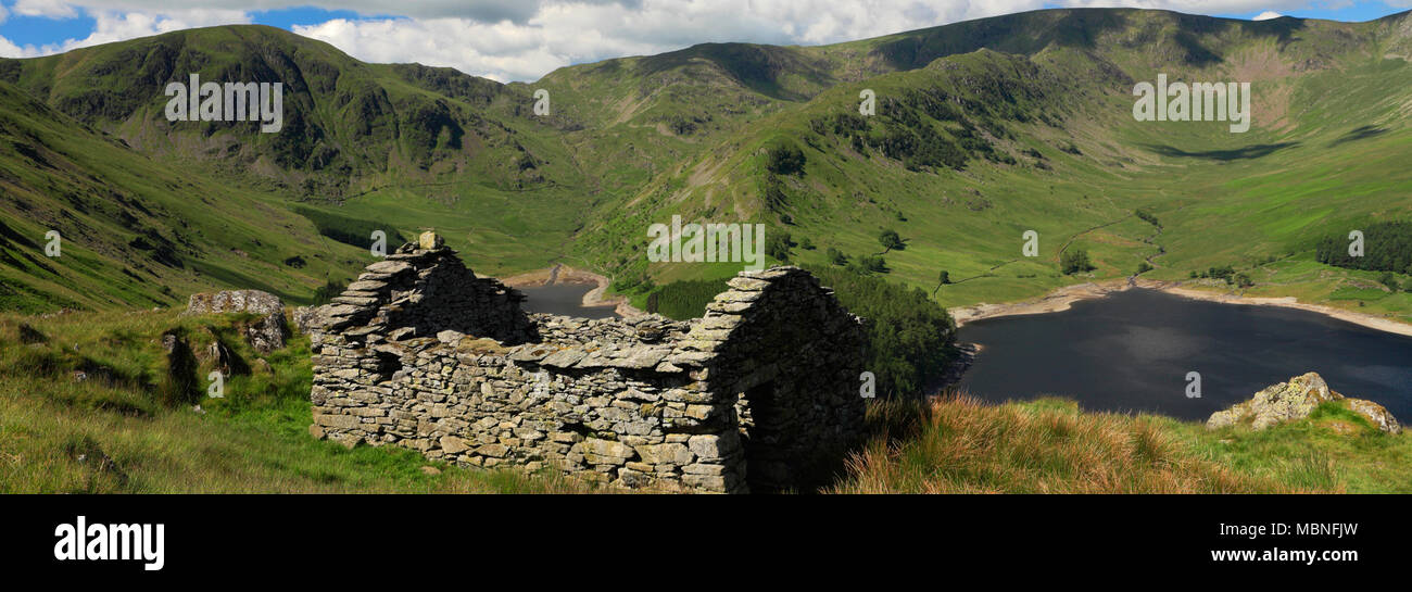 Una rovina sopra Bothy Scafell serbatoio, Mardale valley, Parco Nazionale del Distretto dei Laghi, Cumbria, England, Regno Unito Foto Stock