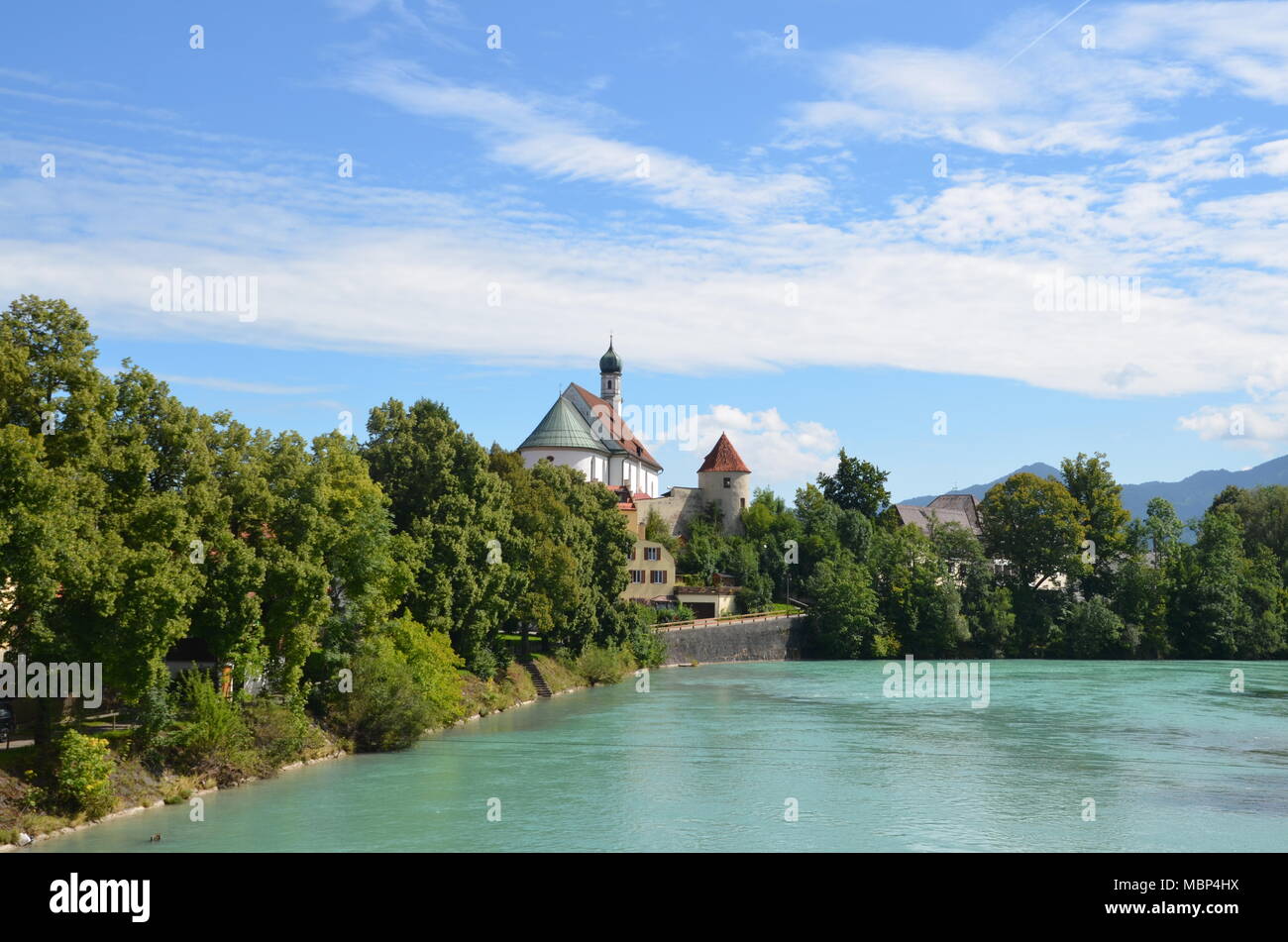 Visualizzare Francescano di Santo Stefano chiesa di Abbazia francescana sulle rive del fiume Lech a Füssen, Germania Foto Stock