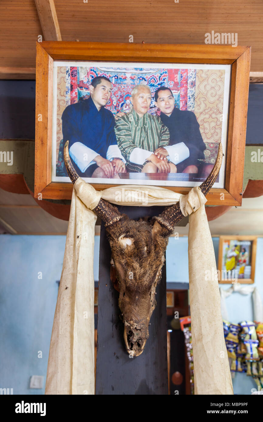 Il Bhutan re foto dentro la casa da viaggio per il Bhutan in Himalaya Foto Stock