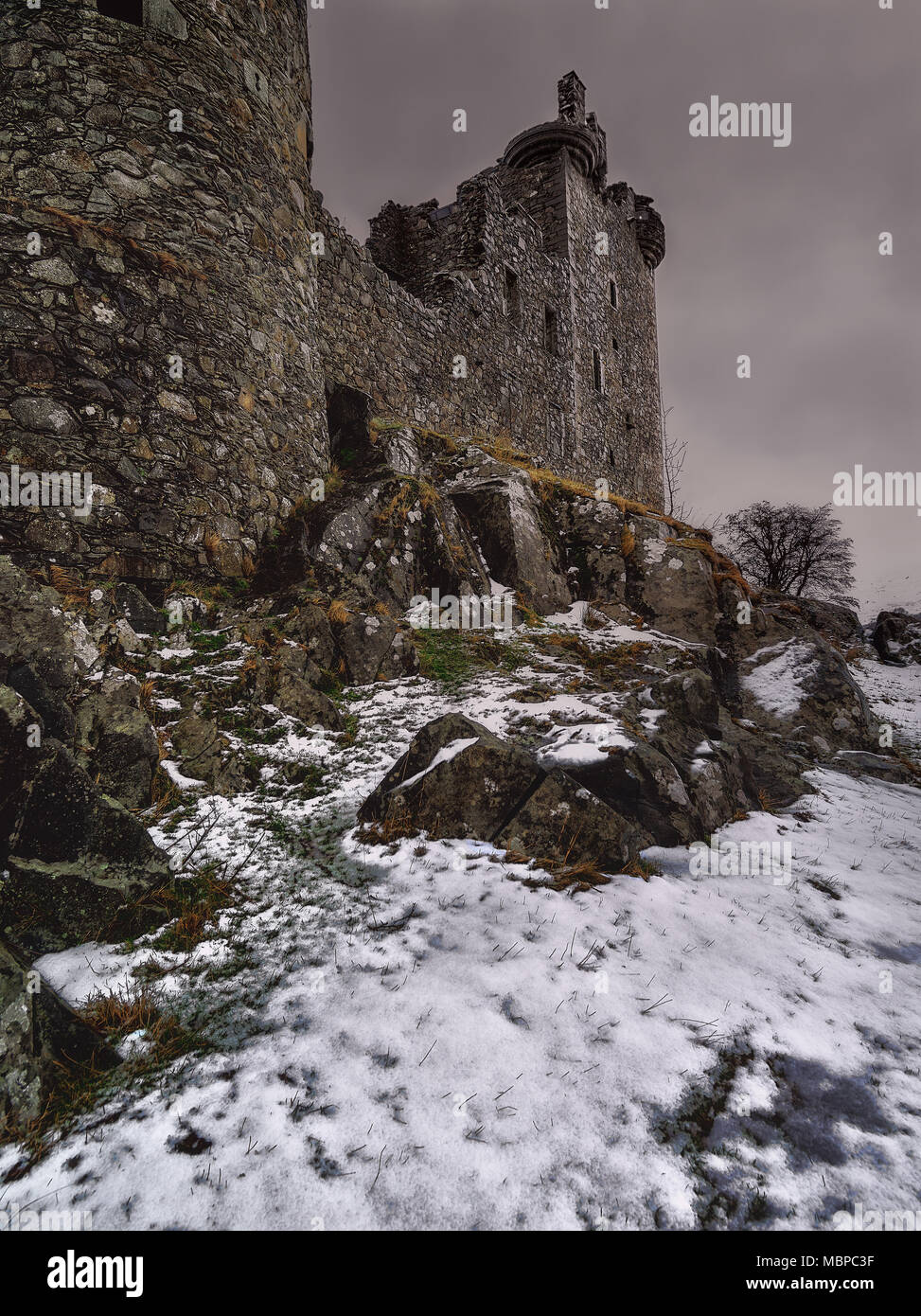 Vista del vecchio castello scozzese rovine. Foto Stock