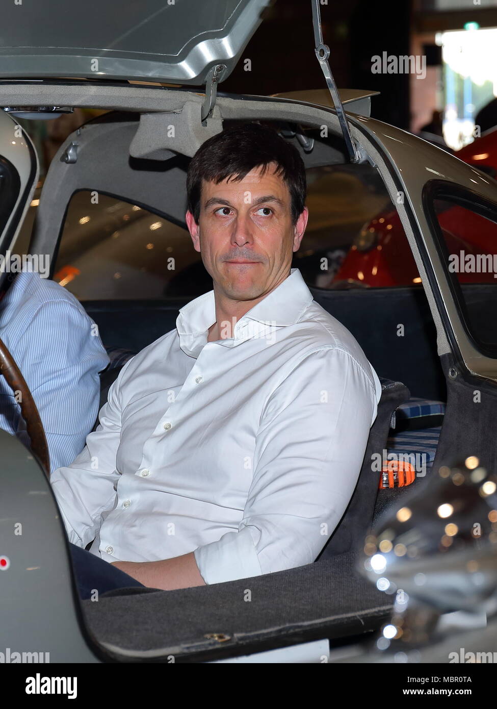 Brescia, Italia. 17th, maggio 2017. Toto Wolff (a destra), il team principal della Mercedes AMG F1 sarà alla guida di una MERCEDES-BENZ 300 SL W 194 prototipo 1952. Dur Foto Stock