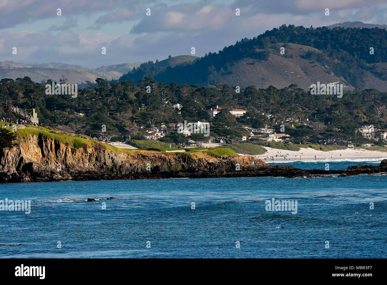 Pebble Beach in California, ca., STATI UNITI D'AMERICA XI Febbraio, 2017 7 verde a Pebble Beach Golf Links & vista Spiaggia Carmel durante l'AT&T National Pro-Am Foto Stock