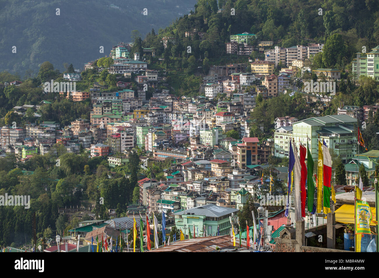 Bella vista aerea della città di Gangtok, capitale del Sikkim stato, India del Nord. Foto Stock