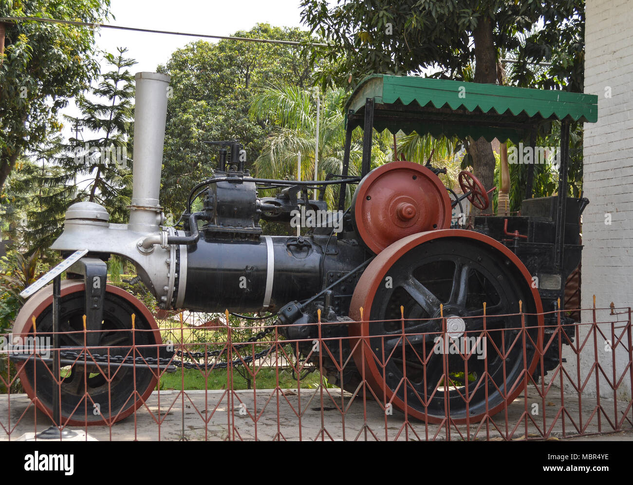 Scene del Pakistan Ferrovie locomotore revisione capannoni in Moghalpura, Lahore - 1915 rullo di vapore Foto Stock