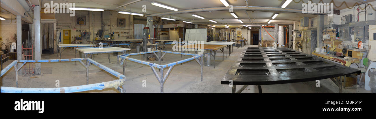 Vetroresina vetroresina porta di garage negozio di fabbricazione Foto Stock