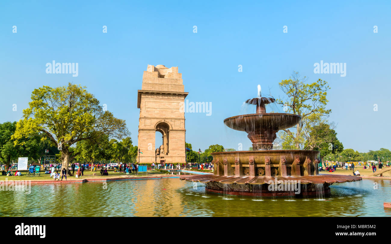Fontana vicino alla porta dell'India, un memoriale di guerra a Nuova Delhi, India Foto Stock