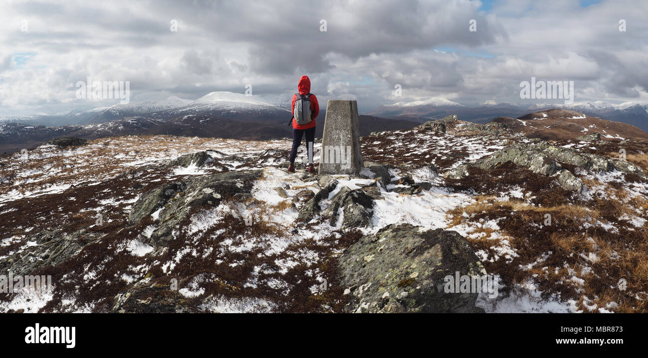 Trig punto sul vertice di Sgurr Marcasaidh, Scozia Foto Stock