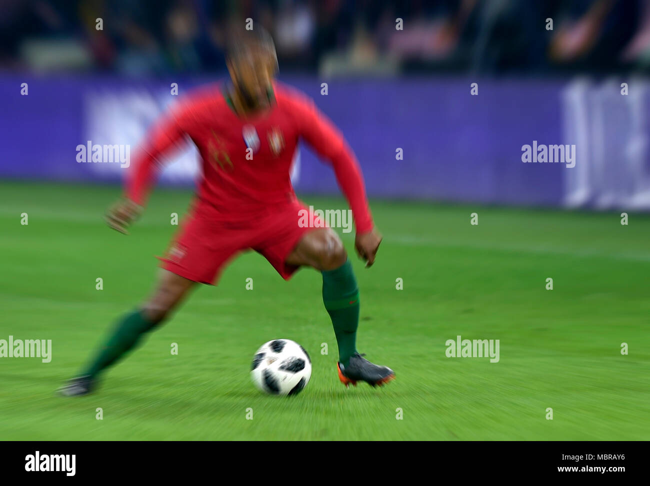 Effetto di zoom, calciatore, Tonny Vilhena, Paesi Bassi, Cristiano Ronaldo, Portogallo Foto Stock