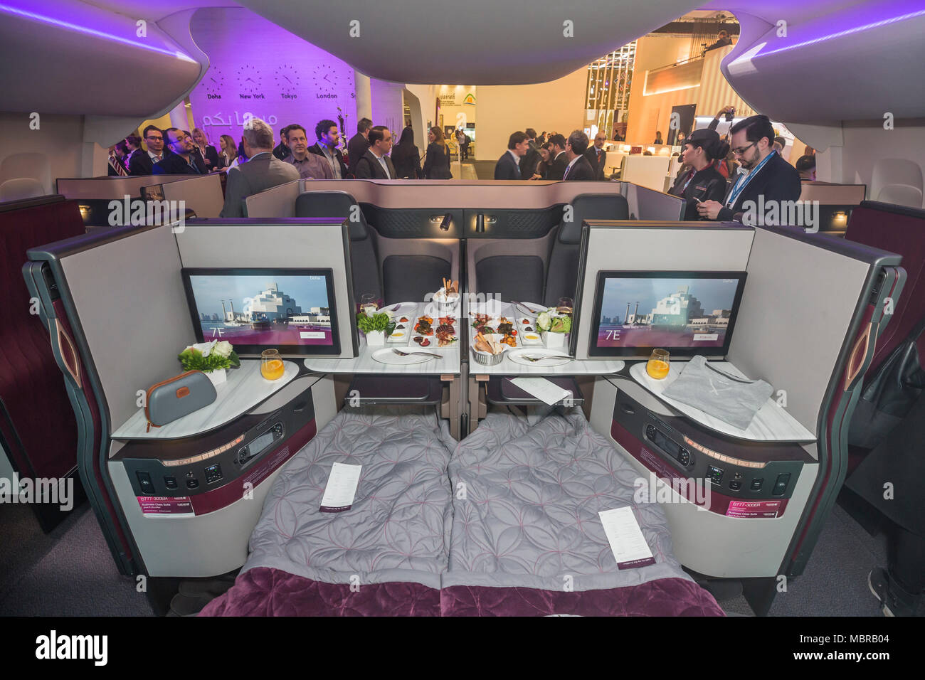 Qatar Airways introduce il suo nuovo business-class sedile, ITB, Fiera Internazionale del Turismo di Berlino, Germania Foto Stock