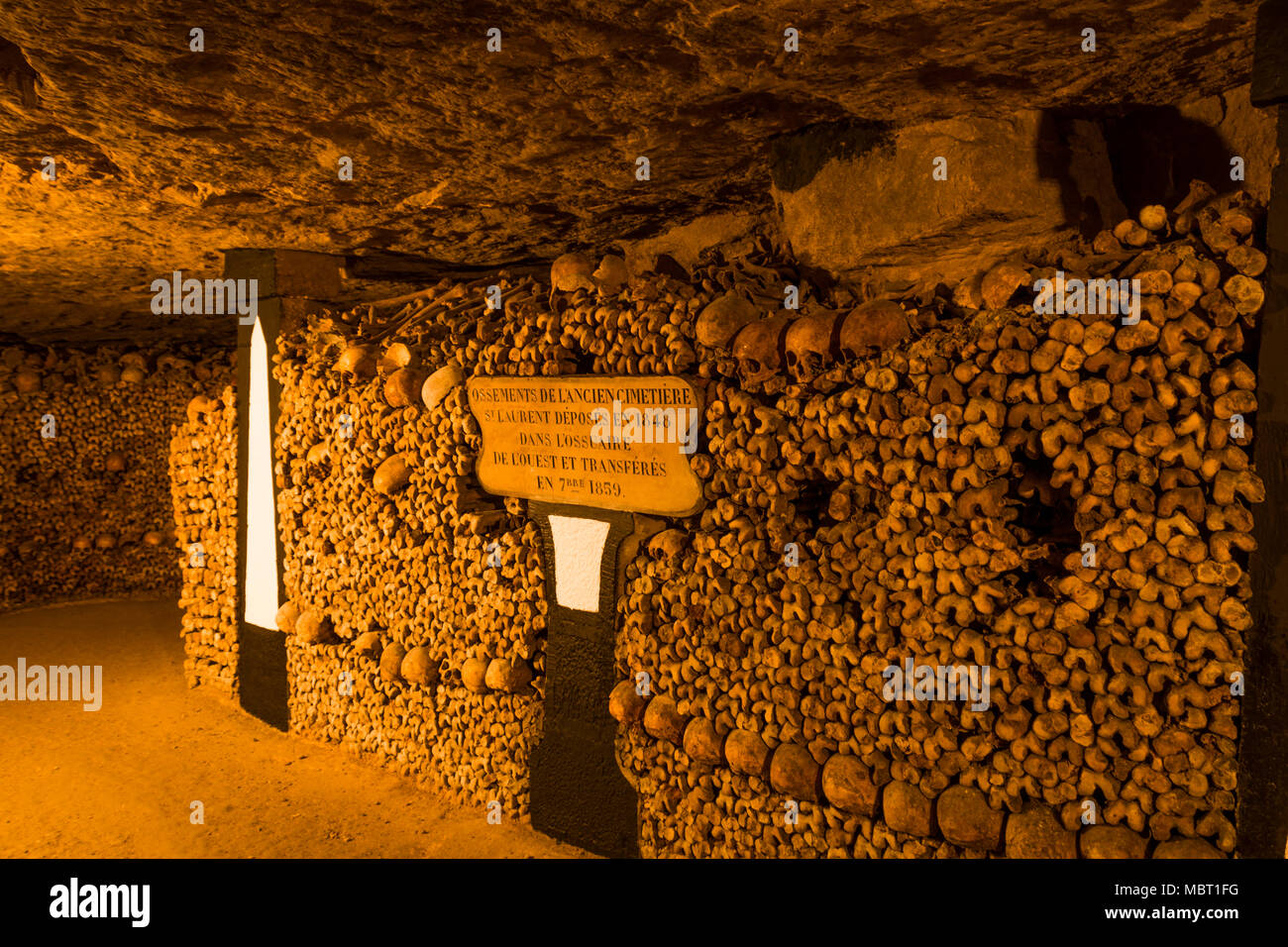 Catacombe di Parigi Foto Stock