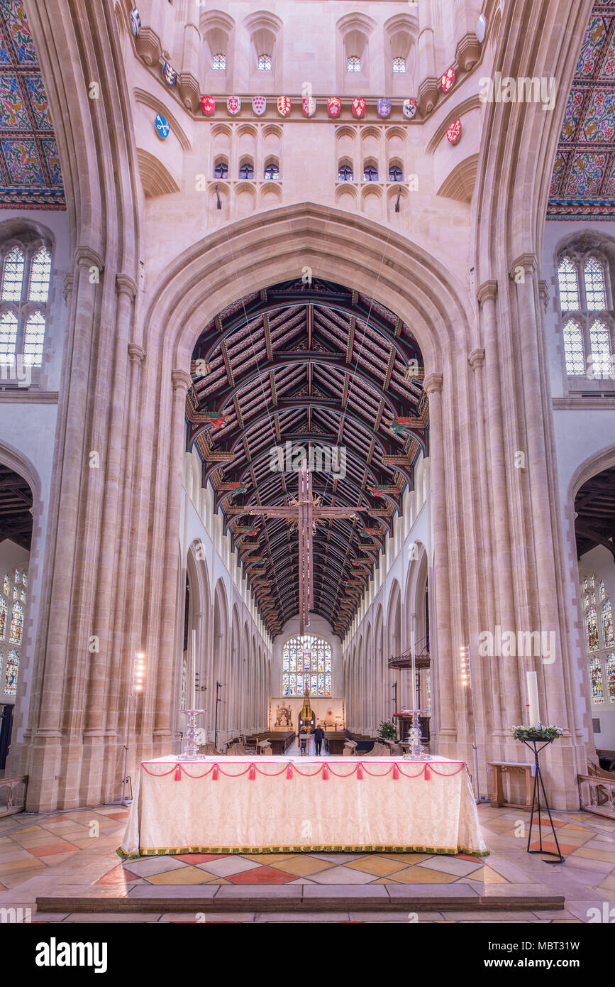 Altare centrale sotto la torre presso la chiesa cattedrale di St Edmundsbury ( aka St Edmund, St James, St Dennis) a Bury St Edmund, Inghilterra. Foto Stock