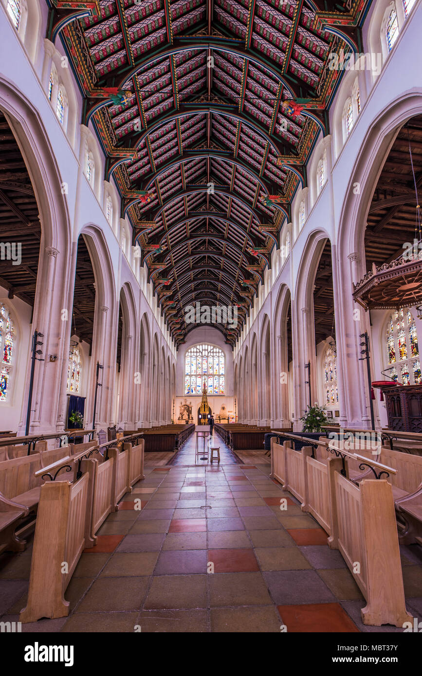 La navata e soffitto presso la chiesa cattedrale di St Edmundsbury ( aka St Edmund, St James, St Dennis) a Bury St Edmund, Inghilterra. Foto Stock