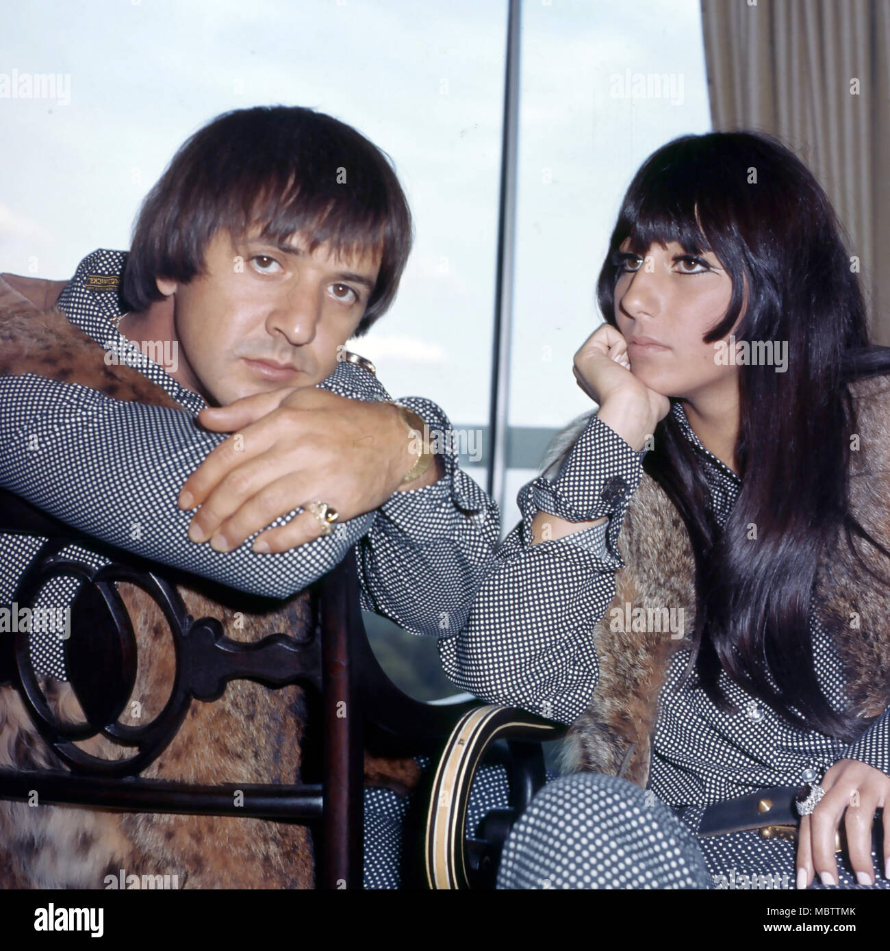 SONNY E CHER noi cantanti pop a Londra nel 1966. Foto: Tony Gale Foto Stock