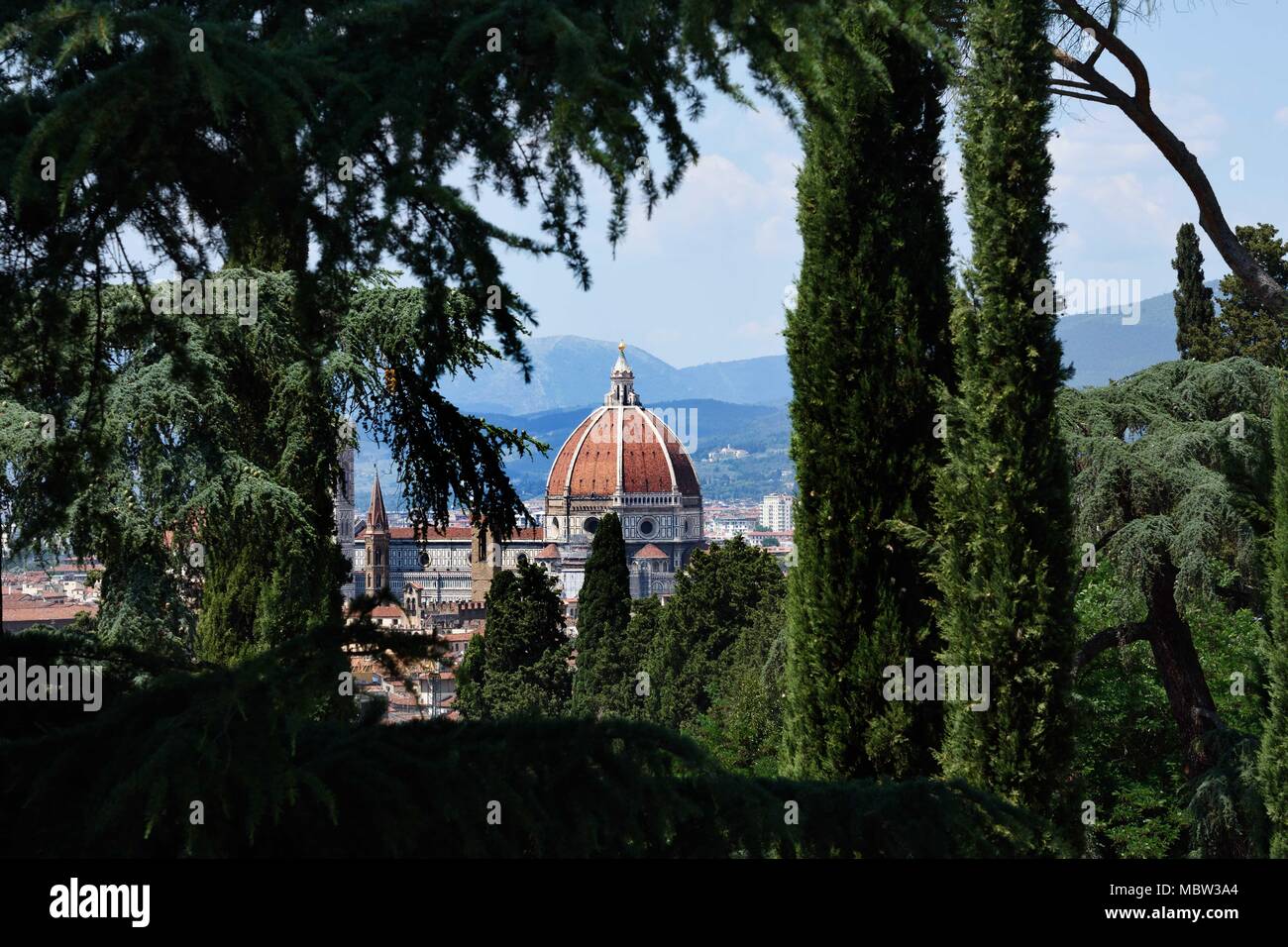 Vista panoramica del fiume Arno e a Firenze dal Piazzale Michelangelo, Firenze - Toscana, Italia - italiano. ( Il Duomo (Basilica di Santa Maria del Fiore) Ponte Vecchio Foto Stock