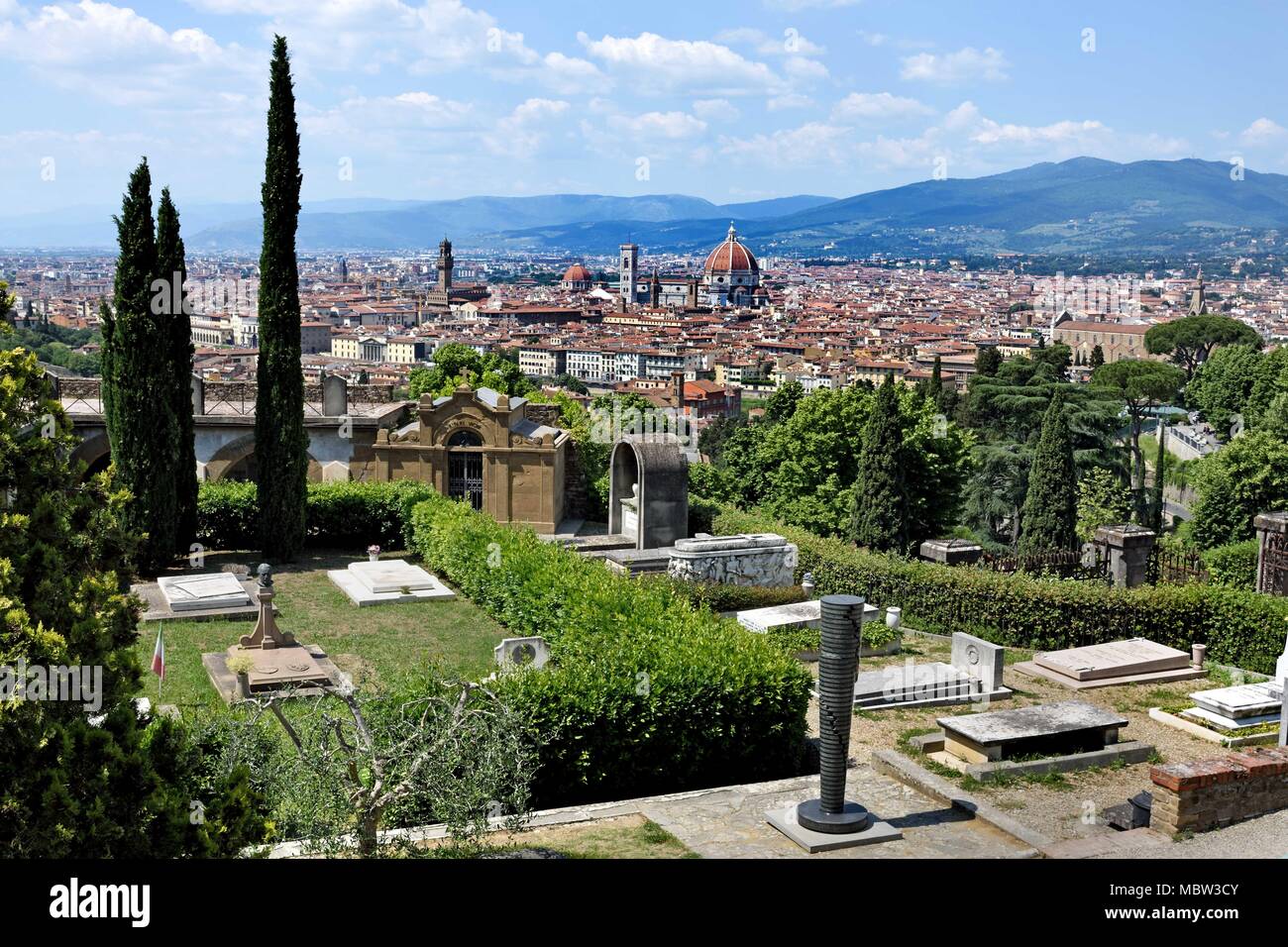 Vista panoramica del fiume Arno e a Firenze dal Piazzale Michelangelo, Firenze - Toscana, Italia - italiano. ( Il Duomo (Basilica di Santa Maria del Fiore) Ponte Vecchio Foto Stock
