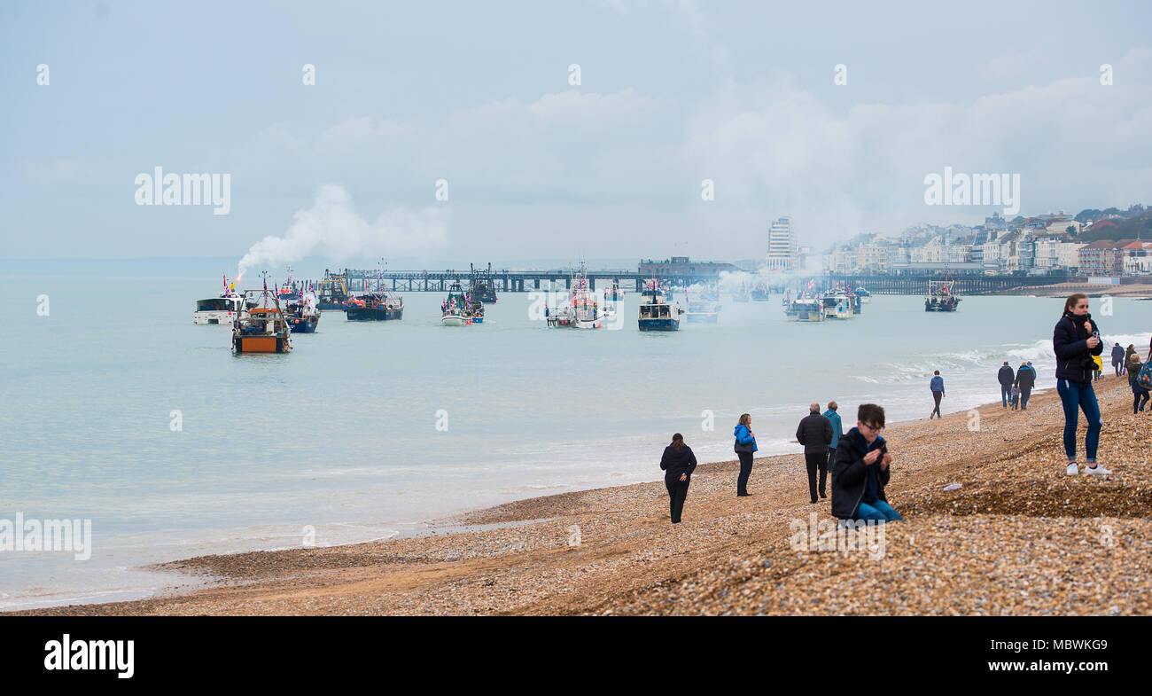 La pesca di lasciare la manifestazione di pescatori a Hastings, East Sussex, per protestare contro le politiche UE causando la devastazione in Gran Bretagna il settore della pesca. Foto Stock