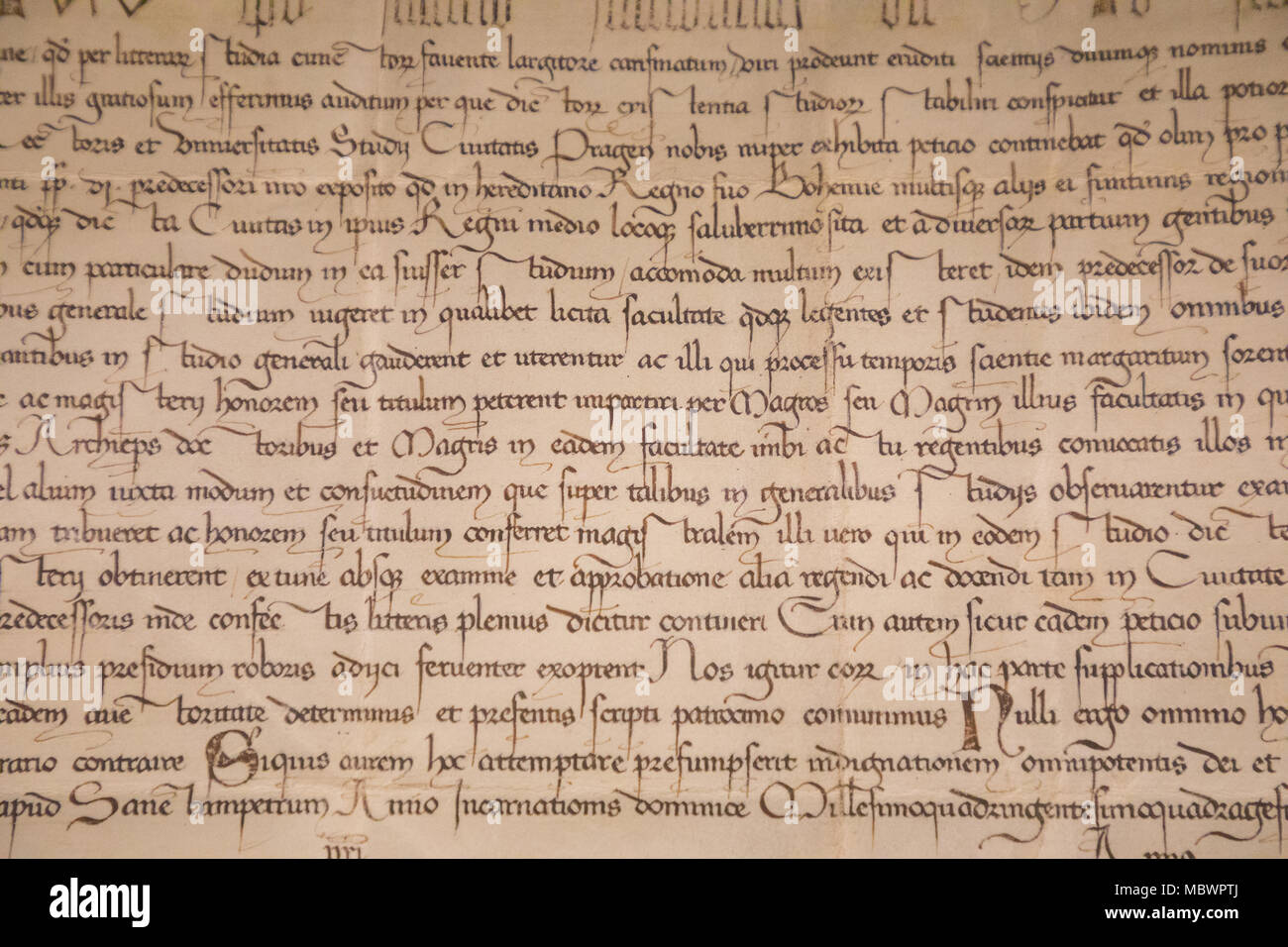 Vecchio testo nel libro medievale come sfondo Foto Stock