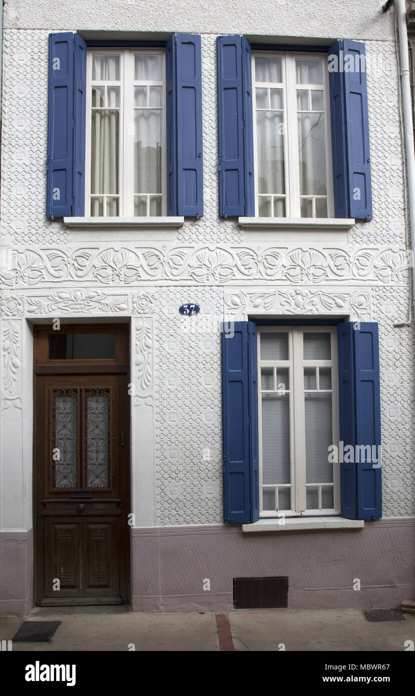 Bella copertura pargetting facciata di una casa in Prades, Languedoc-Roussillon, Pyrénées-Orientales, Francia Foto Stock