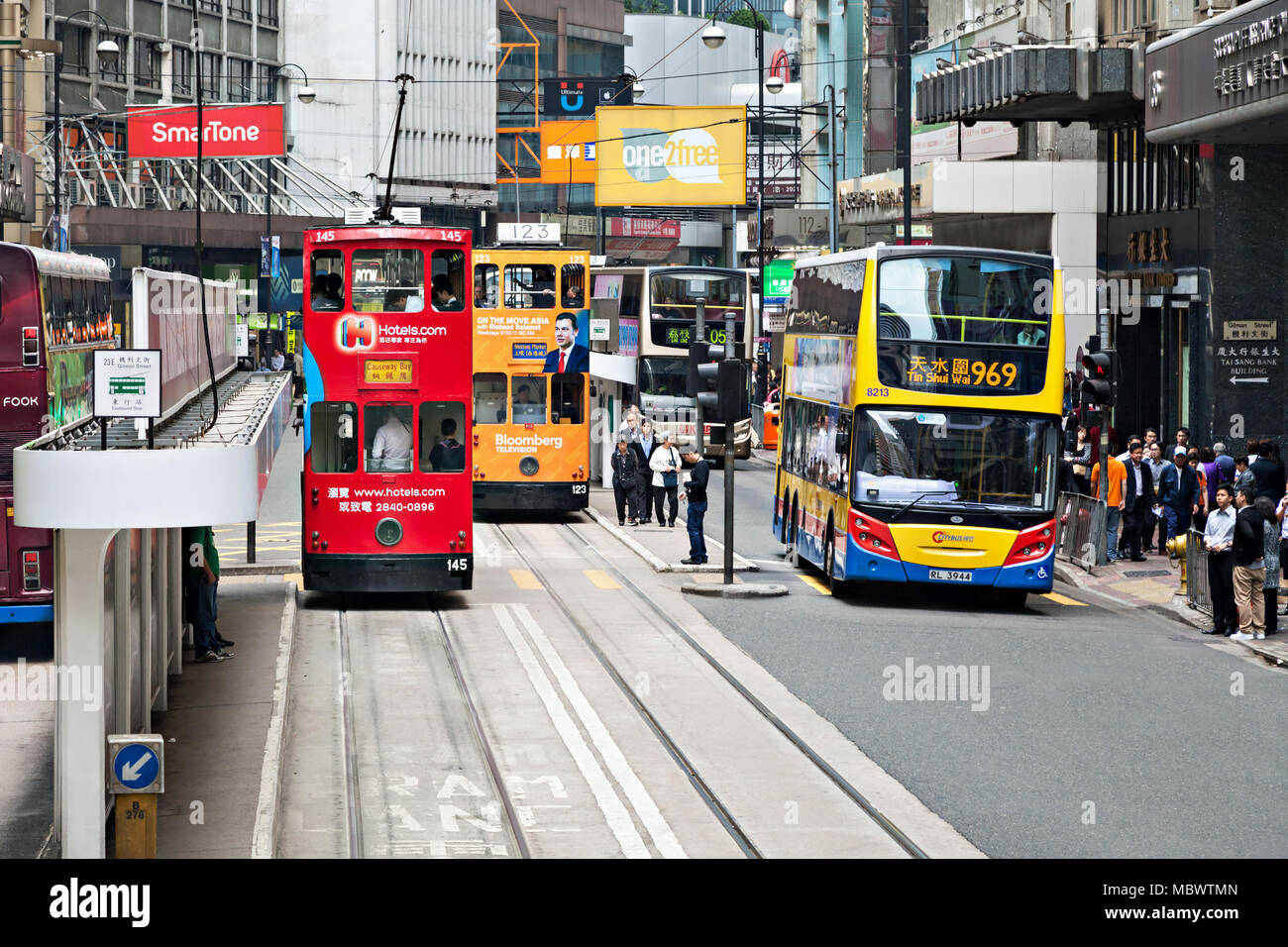 HONG KONG - MARZO 19: i mezzi di trasporto pubblico su strada a Marzo 19, 2013 a Hong Kong. Oltre il 90% giornalmente viaggiatori utilizzano i mezzi di trasporto pubblici. Il suo più alto ra Foto Stock